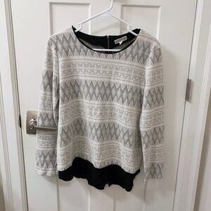 2/$6 Pleione black & white geometric pattern long sleeved shirt sweater medium